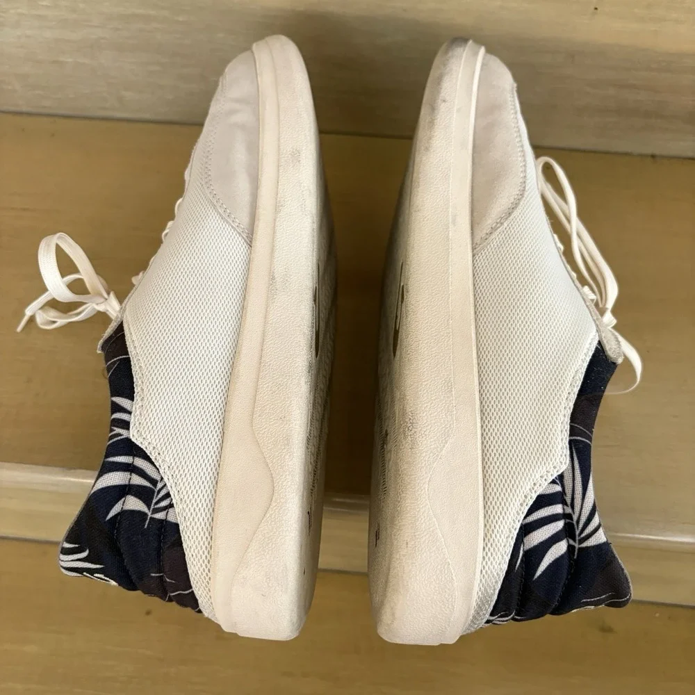 OluKai Punini Off White Aloha 10514-18HA Men's Size 11.5 White Floral Grey Cream